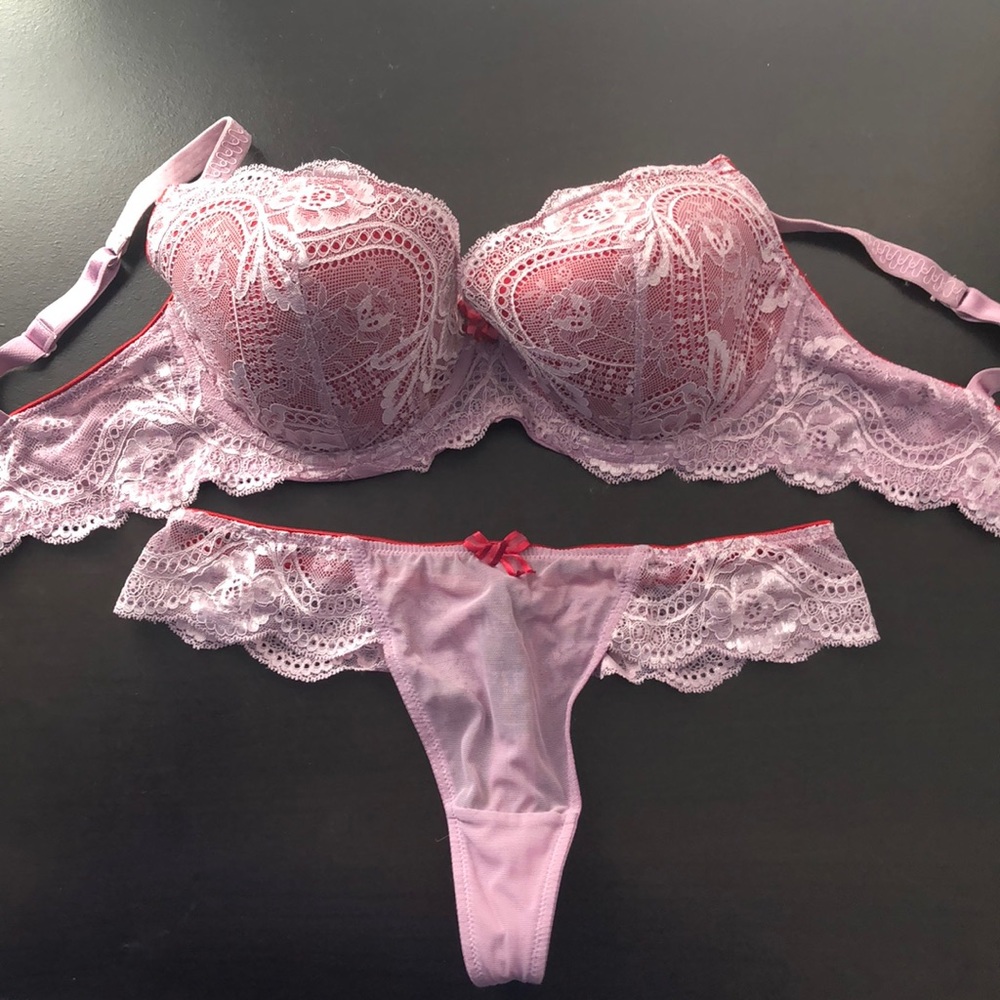 La Mystère bra and thong set!! ❤️💜